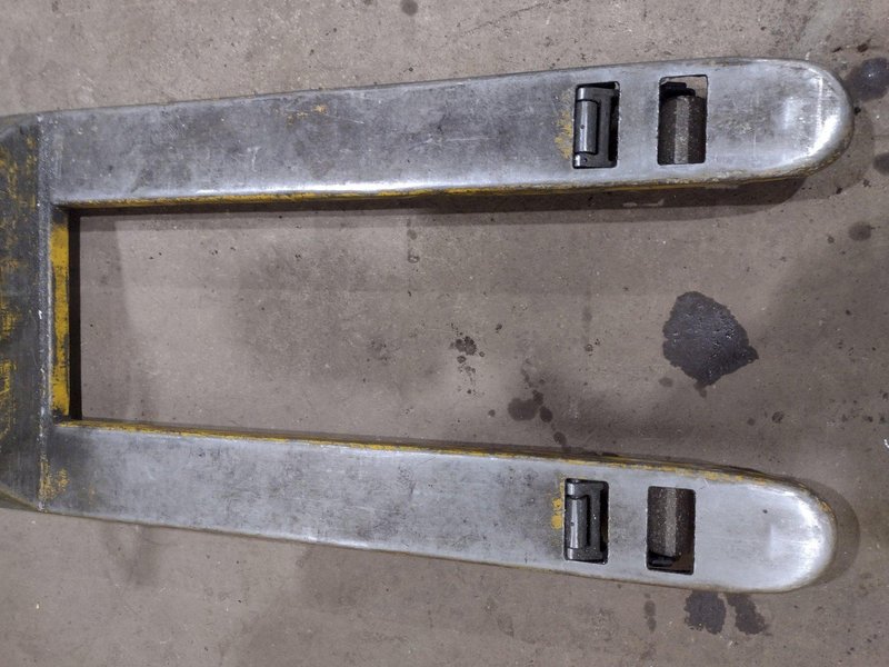 5,000 LB MANUAL PALLET JACK WITH 48" FORKS: STOCK #19052