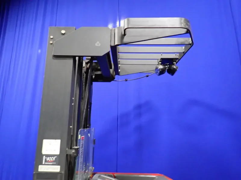 RAYMOND 3000 LBS ELECTRIC STAND UP FORK LIFT  -  EASI R30TT