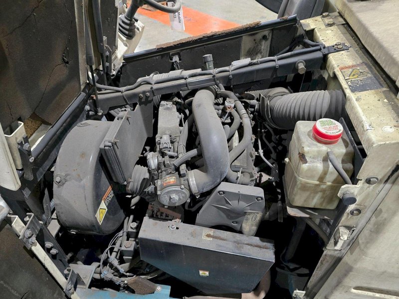 TENNANT 7400 LP FLOOR SCRUBBER USED NEEDS NEW BATTERY