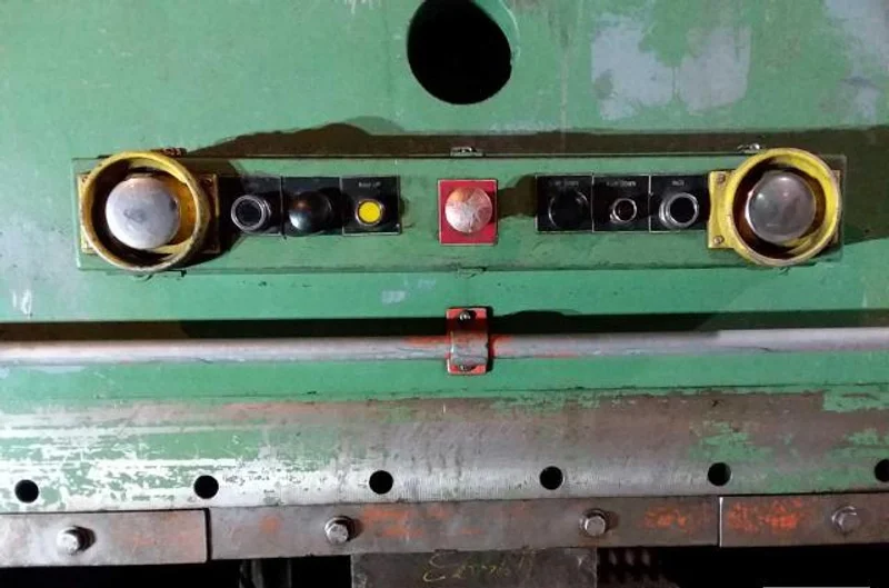 2001 NIAGARA HBM 230-8-10 | Boring Mills, Horizontal, Table Type