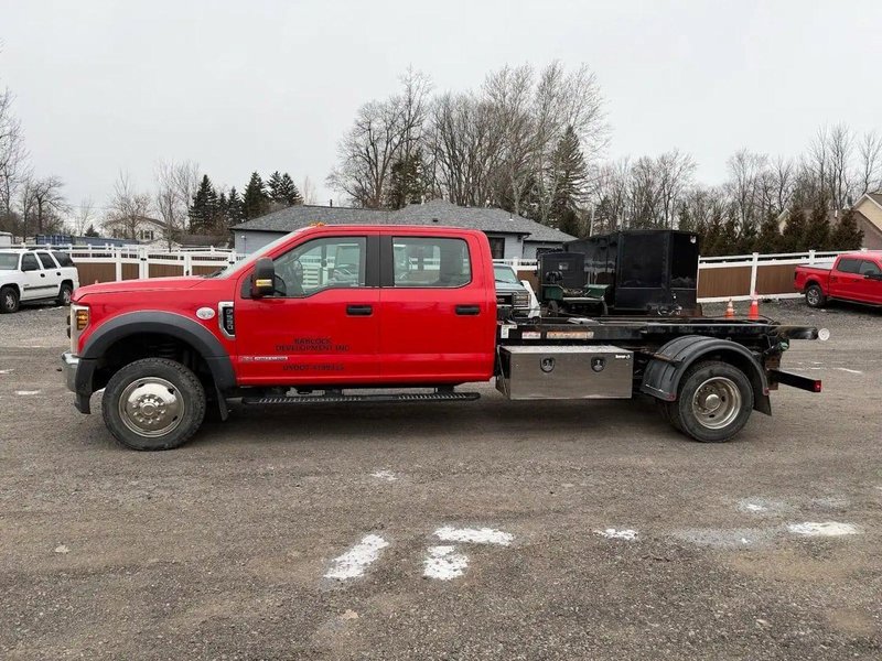 Ford F550 Flatbed Truck, 2019 – w/ Switch-N-Go Hoist
