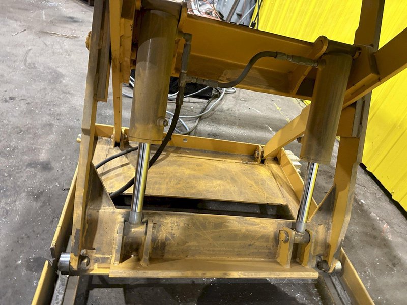 4000 LB X 40" X 36" ECONO-LIFT MODEL 3SL-36-40 HYDRAULIC SCISSOR LIFT TABLE WITH ROLLER TOP: STOCK #20920