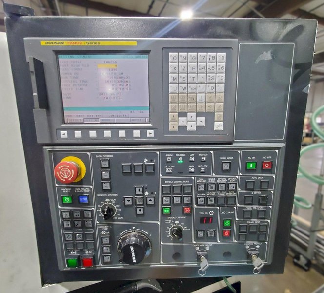 Doosan Lynx300 Yr 2010 w/ Tool Presetter and Tailstock