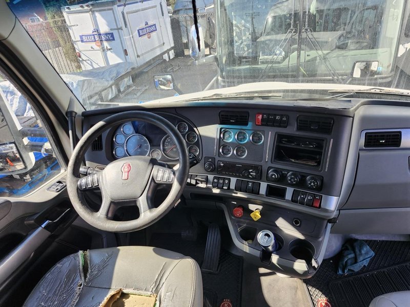Kenworth T680 76-Inch Sleeper Semi Truck, 2020 – PACCAR MX-13 – Automatic – 578,704 Miles