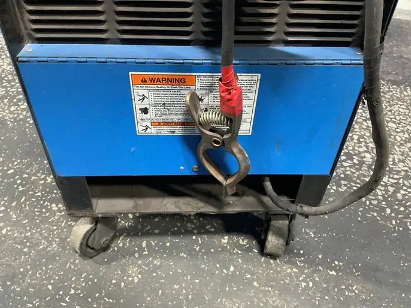 MILLER 300 AMP WELDER   -  SHOPMASTER 300 AC/DC