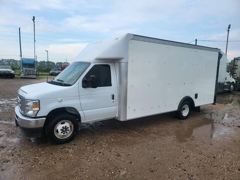 Ford Cutaway Cube Van, 2024 – Versatile Commercial Box Truck, Reliable &amp; Ready for Work