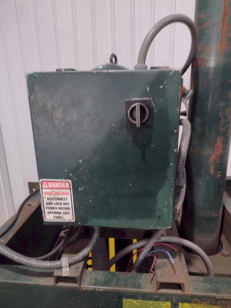 48&quot; X 48&quot; X 24&quot; EPCO VERTICAL HYDRAULIC BALER: STOCK #22919