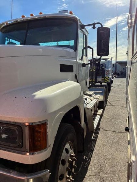 Mack Pinnacle 64T Day Cab Semi Truck, 2019 – Mack MP8, mDRIVE Automatic, Air Ride, Tandem Axle Heavy-Duty Tractor