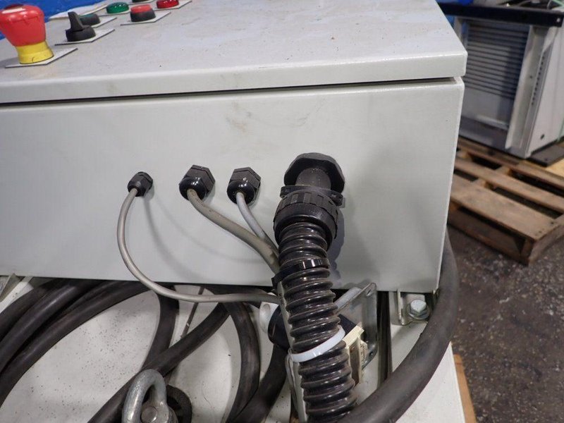 LEYBOLD VACUUM PUMP  -  SP250