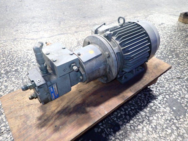 OILGEAR 5 HP HYDRAULIC PUMP  -  PVWH-06-R5AV-CNNN