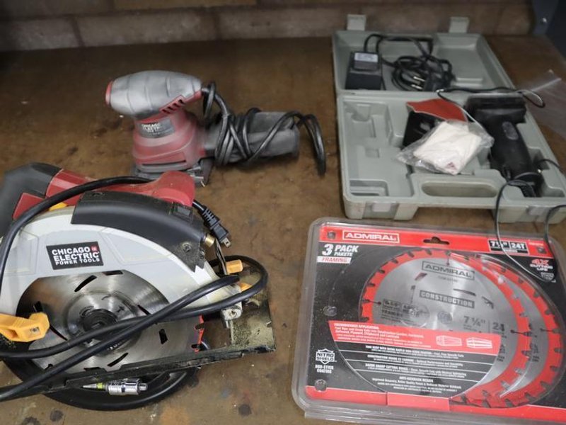 Chicago Electric Corded 7-1/4" Circular Saw with Extra Blades, 1/4 Sheet Palm Sander, and Mini Sander- Auction Item