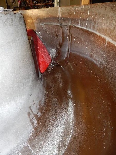 USED WALTHER TROWAL MODEL CD 400 8.83 CU. FT. VIBRATORY BOWL, Stock # 10808, Year 2001