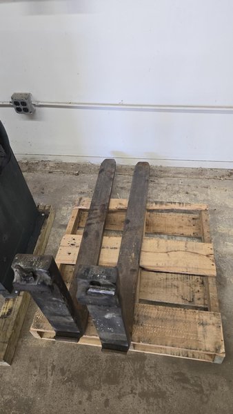 5,000 LB. HYSTER FORKLIFT. STOCK # 1001425
