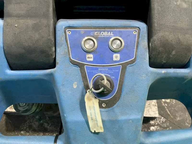 GLOBAL INDUSTRIAL FLOOR SCRUBBER DRYER  -  261990