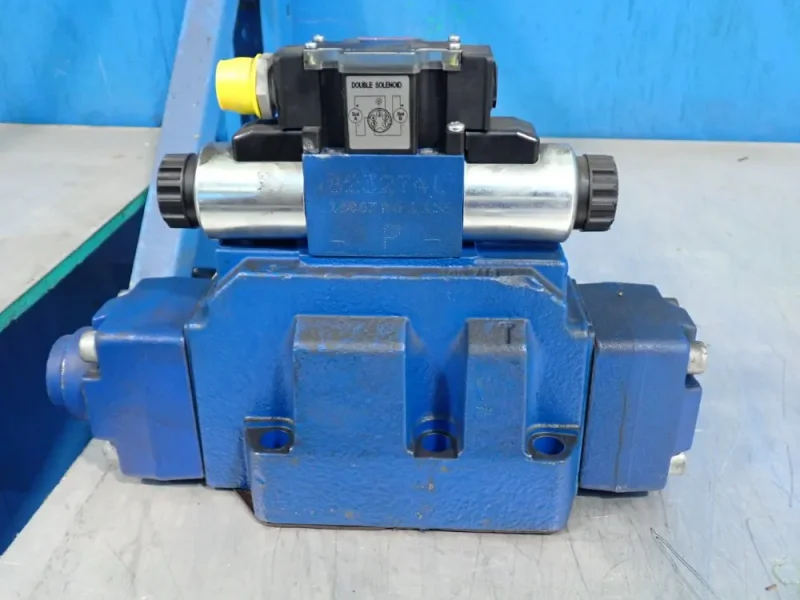 REXROTH HYDRAULIC DIRECTIONAL CONTROL VALVE  -  R901373432