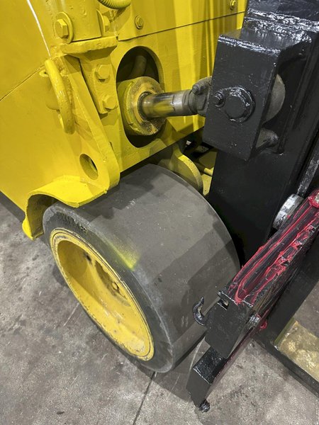 12,000 LB CATERPILLAR PROPANE FORKLIFT: STOCK #17999