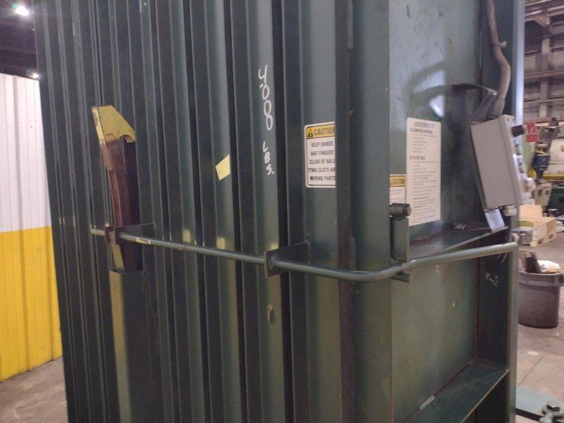 60" X 30" X 48" MASTER COMPACTION MCAIN EPCO MODEL #E-11 VERTICAL HYDRAULIC CARDBOARD BALER: YOBRO #25801