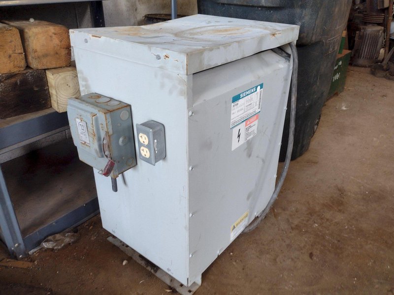 30 KVA 3 PHASE SIEMENS 480<->208 V ELECTRICAL TRANSFORMER: YOBRO #25209