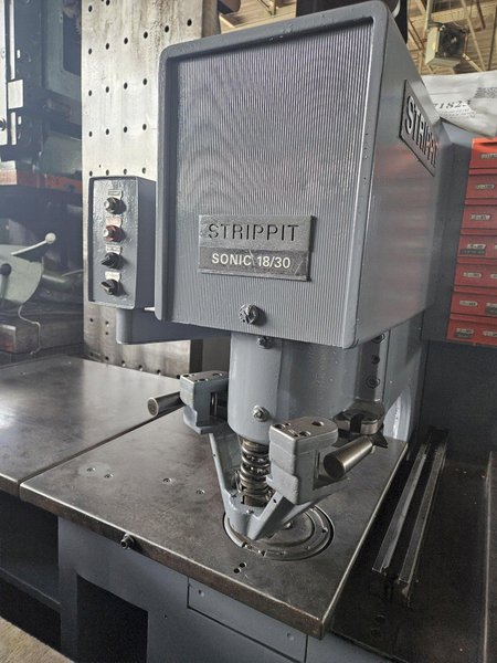 STRIPPIT SONIC 18/30 PUNCH MACHINE AND CORNER NOTCHER W/ TOOLING. STOCK # 1271823.