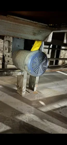 90' OF HEAVY DUTY MECHANICALLY POWERED ROLLER CONVEYOR 48" WIDE