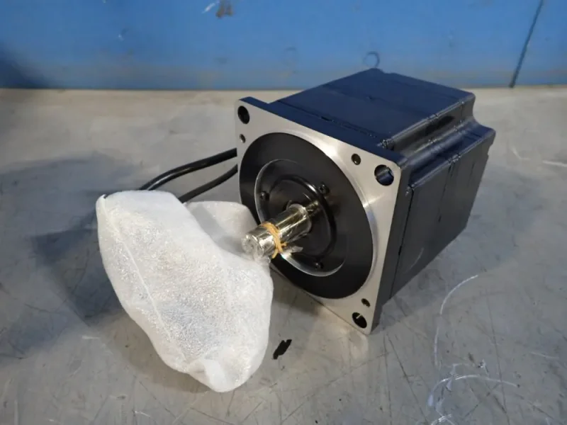 YASKAWA ELECTRIC 3000 RPM AC SERVO MOTOR   -  SGMPH-08AAE4CD