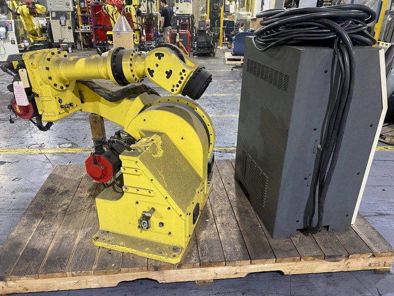 FANUC – R-2000iA/200T w/ R-J3iB Controls PARTS ONLY