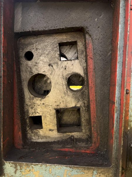 125 TON KINGSLAND MODEL #125XS HYDRAULIC IRONWORKER: STOCK #19921