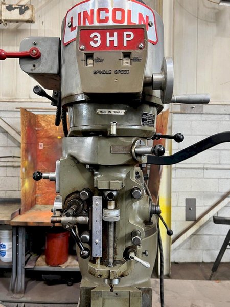 USED LINCOLN 9&quot; X 42&quot; KNEE MILL WITH 2-AXIS READOUT, Stock# 11040, Year: 1994