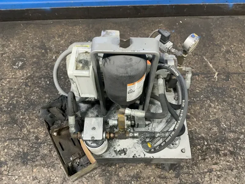 Parker 4786 Psi, -54º - 150º C, 3.8 L Hydraulic Accumulator - Ba01b3t01p2