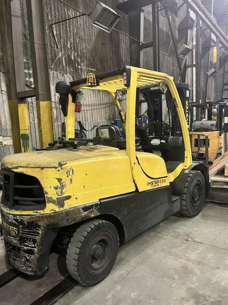 Hyster H120FT 12,000 lb Pneumatic Diesel Forklift, 2020 – 3-Stage Mast