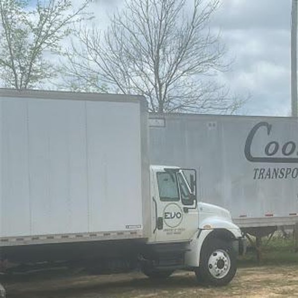 International 4300 Medium-Duty Straight Truck, 2018 – 24′ Box Truck, Cummins Diesel, Allison Automatic
