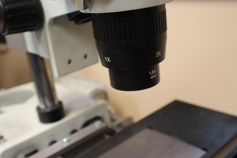 Toolmakers Microscope: AM Stereo 1X-3X  Microscope, w 1.5X Lens and WF 10X/20 Eyepiece Lenses, Scherr Tumico Traveling Stage with Micrometer Hand Travels- Auction Item