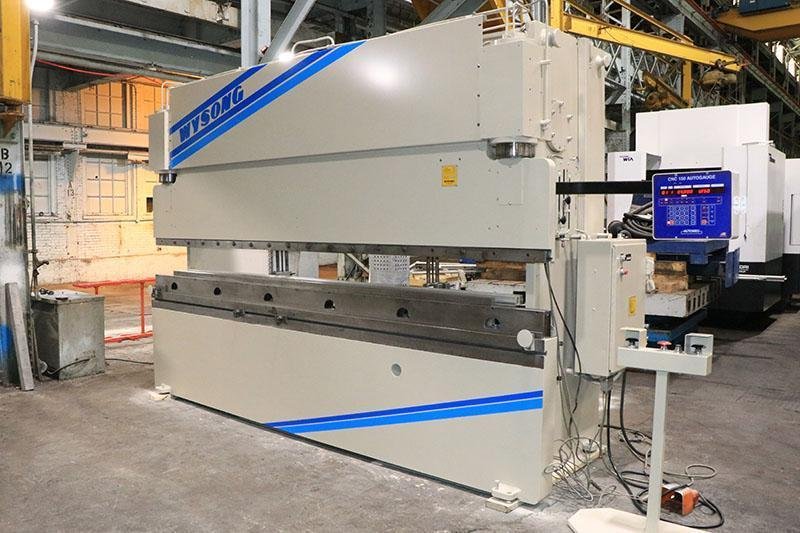 140 Ton x 12' Wysong Hydraulic Press Brake Model MTH-140-144