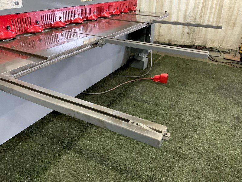 12' X 1/4" CINCINNATI POWER SQUARING SHEAR: STOCK #81291