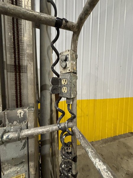 250 LBS X 36&#039; GENIE MODEL #PLC-36DC ELECTRIC MANLIFT AERIAL WORK PLATFORM: STOCK #23616