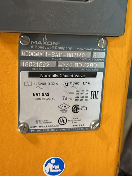MAXON 40 PSI NORMALLY CLOSED SHUT-OFF NATURAL GAS VALVE  -  400CMA11-BA11-BB21A0