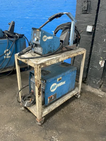 MILLER 450 A WELDER   -  INVISION 456MP