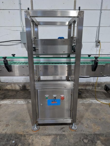 Liquid Filling Line with Automatic 4 Nozzle Servo Gear Pump Filler, Lid Presser, Labeler, Turntables, and Conveyors, 2024