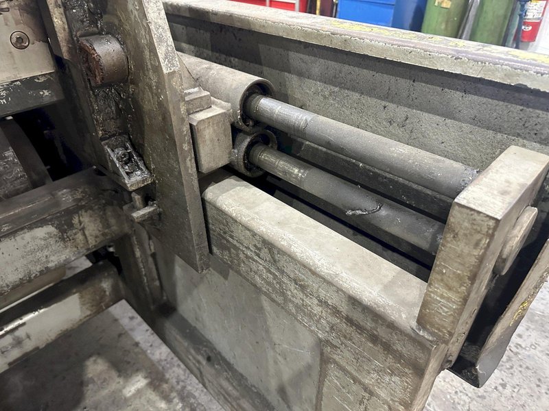 60" X 14 GA IOWA PRECISION SLEAR: STOCK #77960