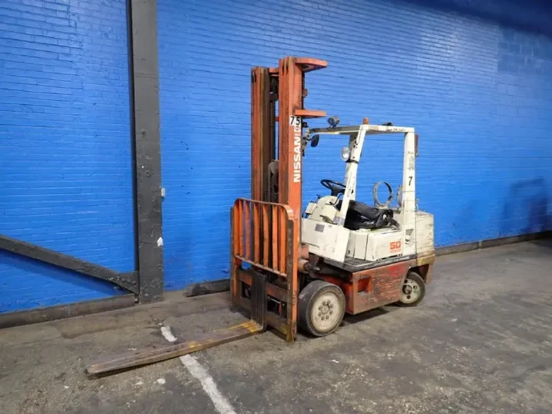 Nissan 4500 Lbs Propane Forklift - Cph02a25v
