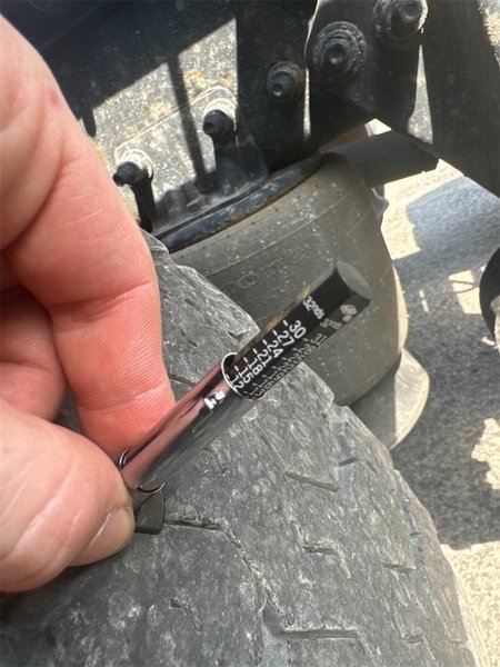 2020 Freightliner Cascadia 126 LC1675