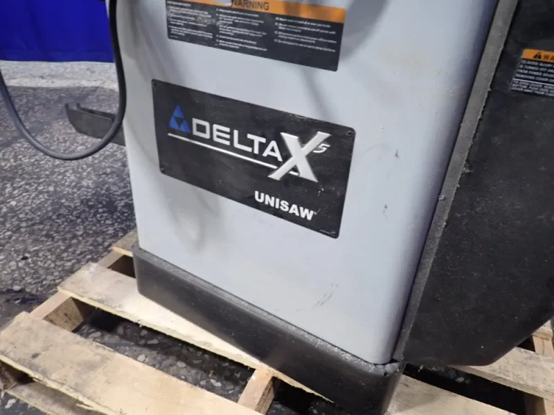 DELTA 40" X 27" TABLE SAW   -  36-R31X