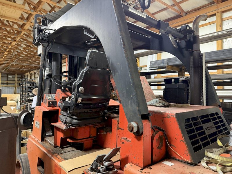 40,000 LB ROYAL T400-C FORKLIFT. STOCK # 0650326