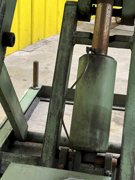 32" X 63" HYDRAULIC SCISSOR LIFT TABLE: STOCK 14718