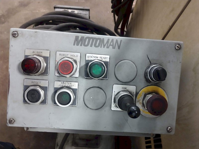 6 AXIS MOTOMAN MODEL SK16-6 ROBOT WELDING CELL WITH MILLER AUTO DELTAWELD 452 WELDER: STOCK #13838