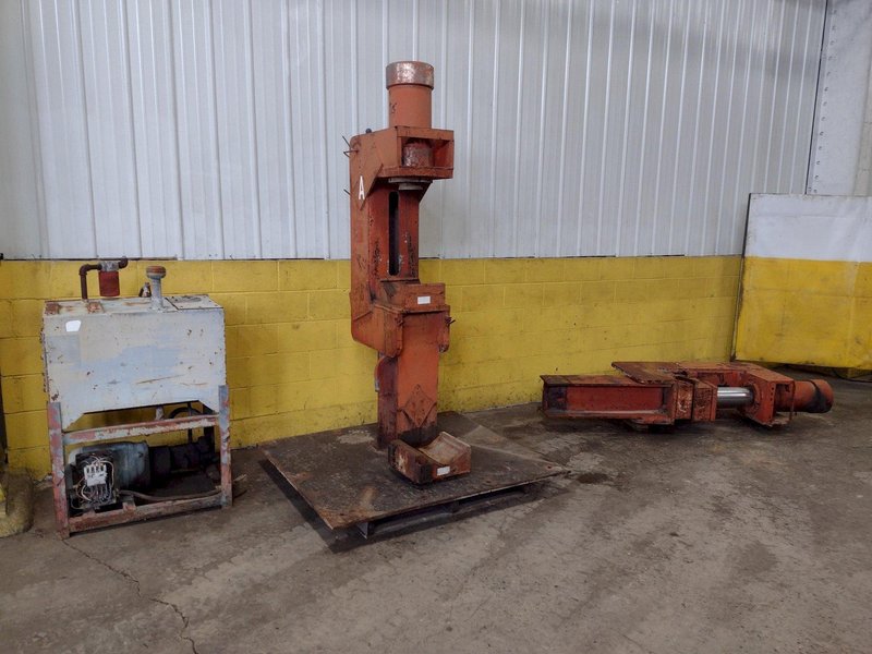 (2) HYDRAULIC PIPE VISES WITH HYDRAULIC POWER UNIT: STOCK 17506