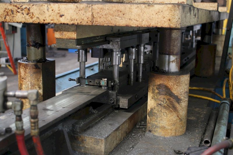 TISHKEN 6 POST CUTOFF PRESS:  STOCK #75310
