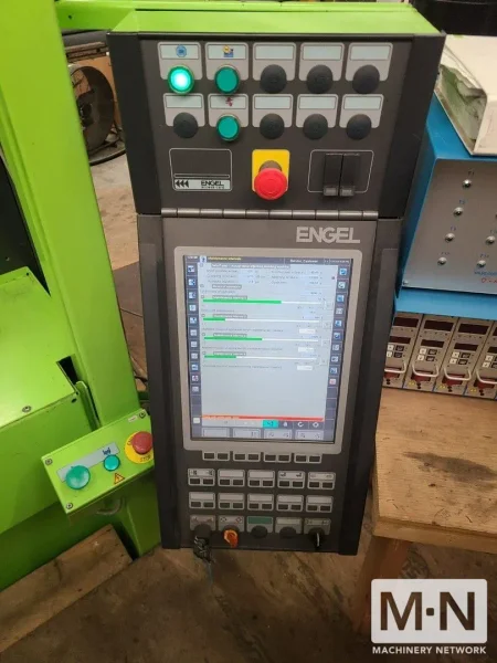 330 TON 63 .6 OZ ENGEL MODEL INSERT 3550H/330US VERTICAL CLAMP INJECTION MOLDING MACHINE MFG 2009