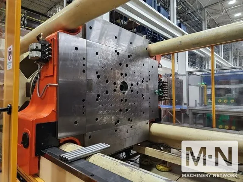 1100 TON 210 OZ HUSKY MODEL H1000RS135-115 INJECTION MOLDING MACHINE MFG 2005
