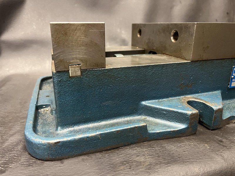 Kurt Mfg D80 8" CNC Manual Vise 10" Opening